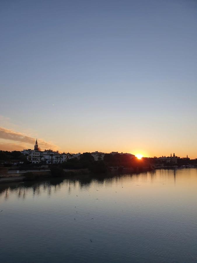 Charming House In Triana,Best City View From Patio Севилья Экстерьер фото