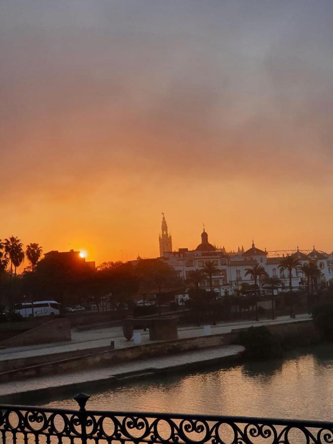 Charming House In Triana,Best City View From Patio Севилья Экстерьер фото